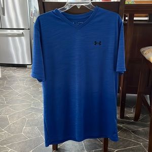 Under armor heat gear vneck t shirt